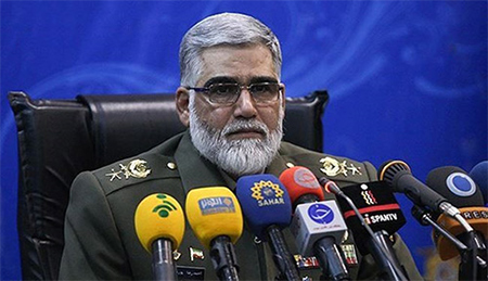 Irán experimenta nuevas armas durante una maniobra